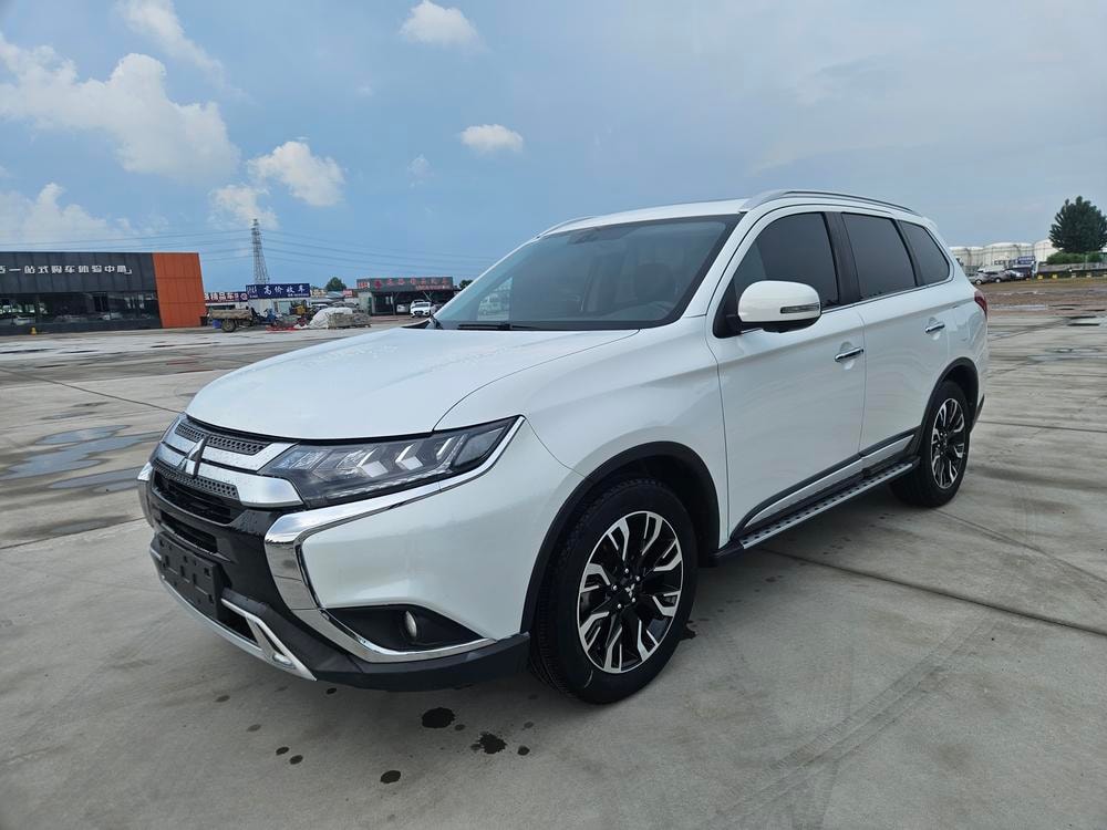Mitsubishi Outlander 2019 — фото автомобиля