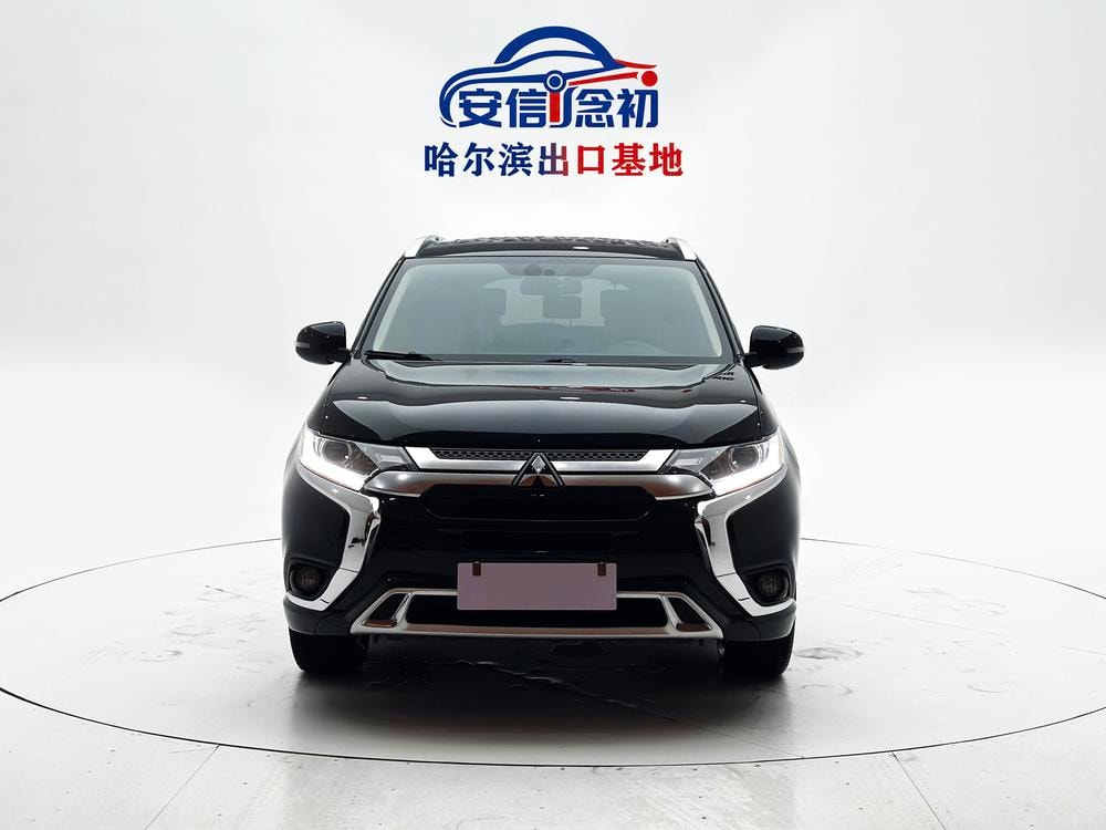 Mitsubishi Outlander 2021 — фото автомобиля 1