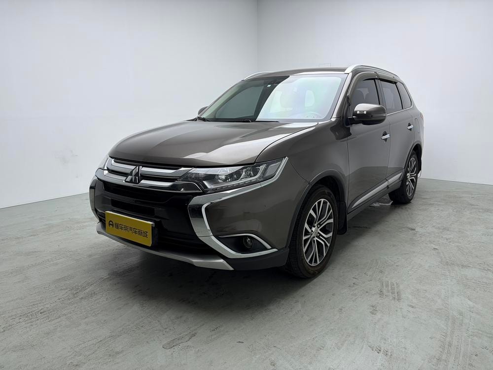 Mitsubishi Outlander 2018 — фото автомобиля