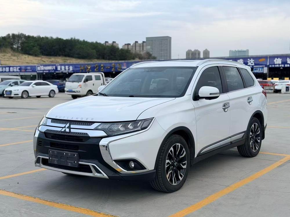 Mitsubishi Outlander 2019 — фото автомобиля