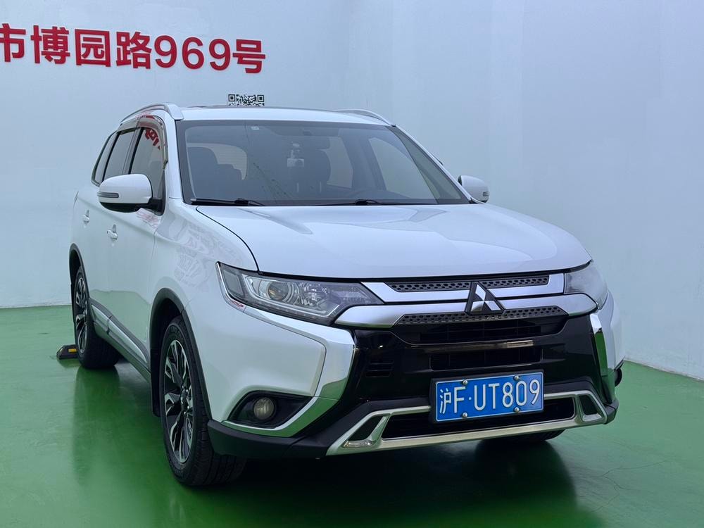 Mitsubishi Outlander 2019 — фото автомобиля