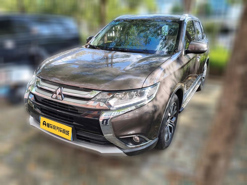 Mitsubishi Outlander 2018 — фото автомобиля