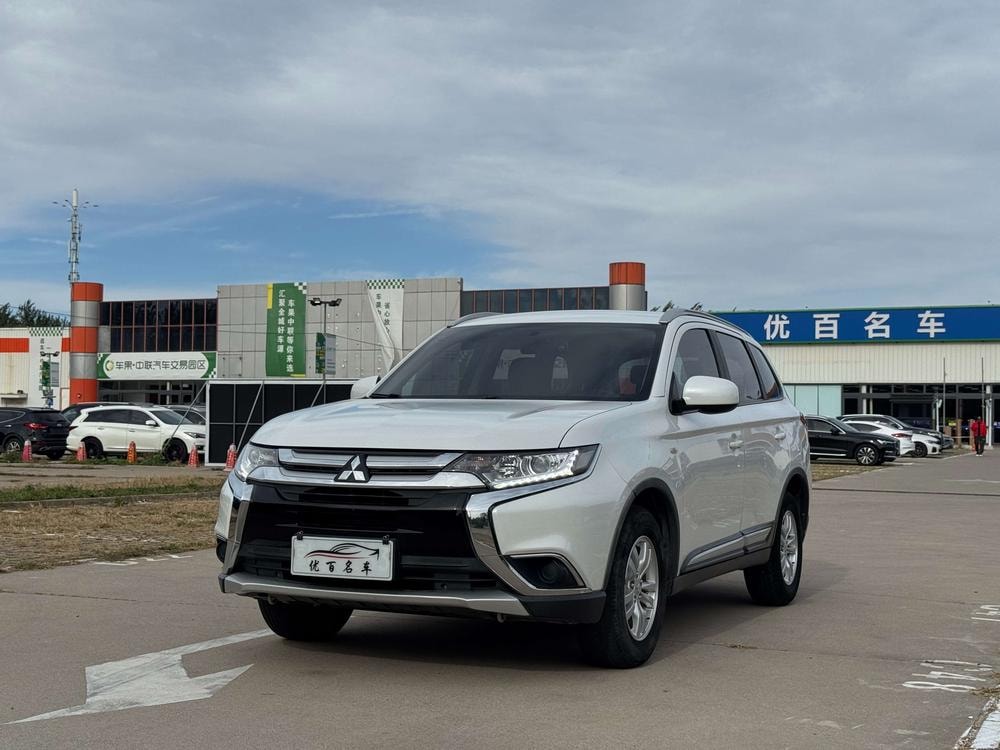 Mitsubishi Outlander 2018 — фото автомобиля