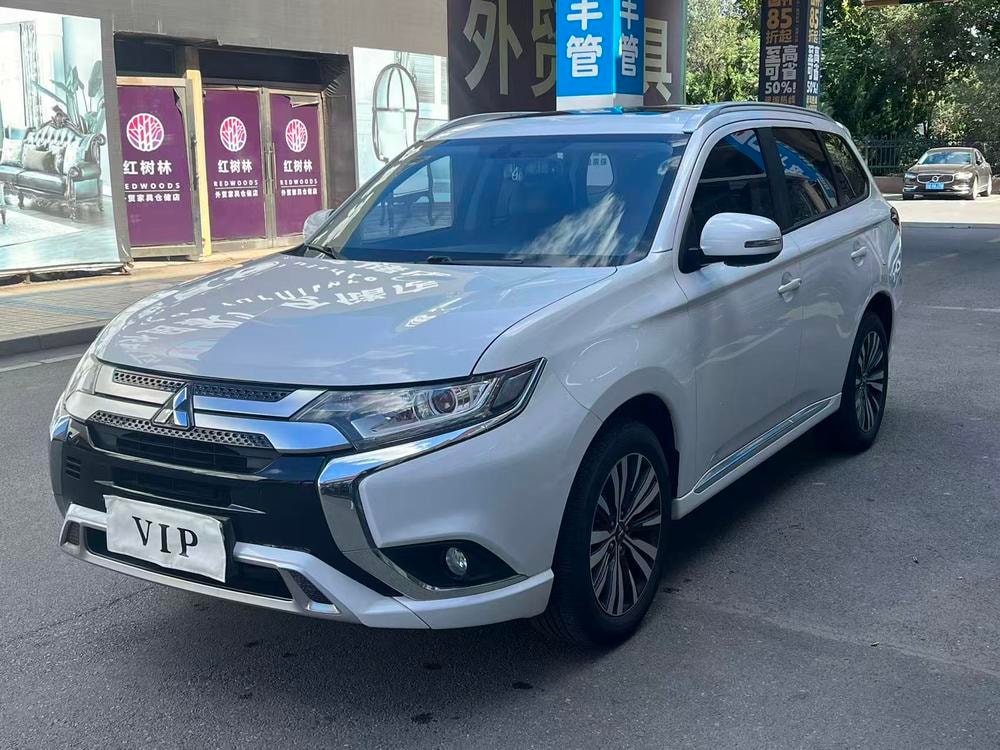Mitsubishi Outlander 2021 — фото автомобиля 1