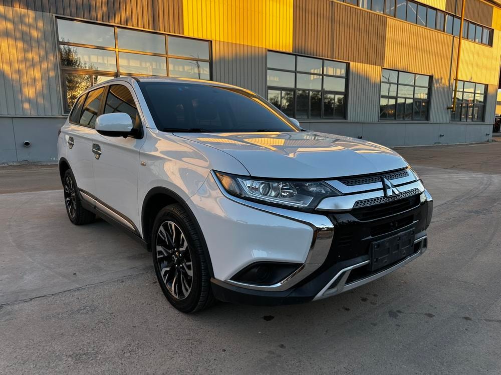 Mitsubishi Outlander 2020 — фото автомобиля