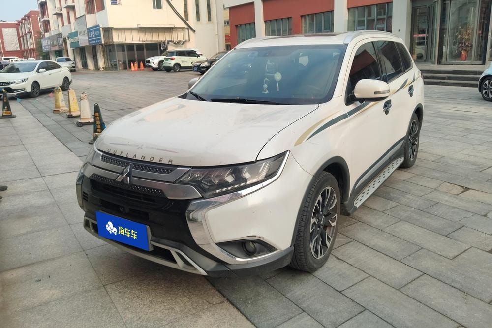 Mitsubishi Outlander 2019 — фото автомобиля