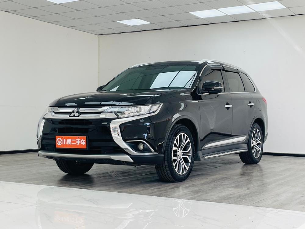 Mitsubishi Outlander 2018 — фото автомобиля
