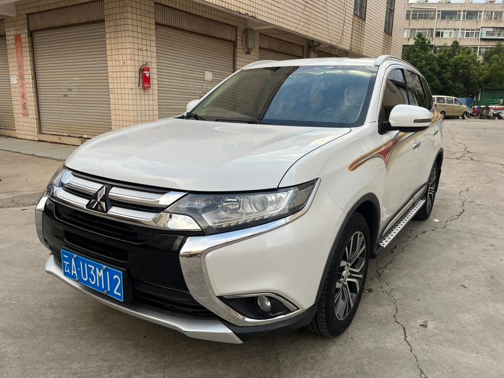 Mitsubishi Outlander 2018 — фото автомобиля
