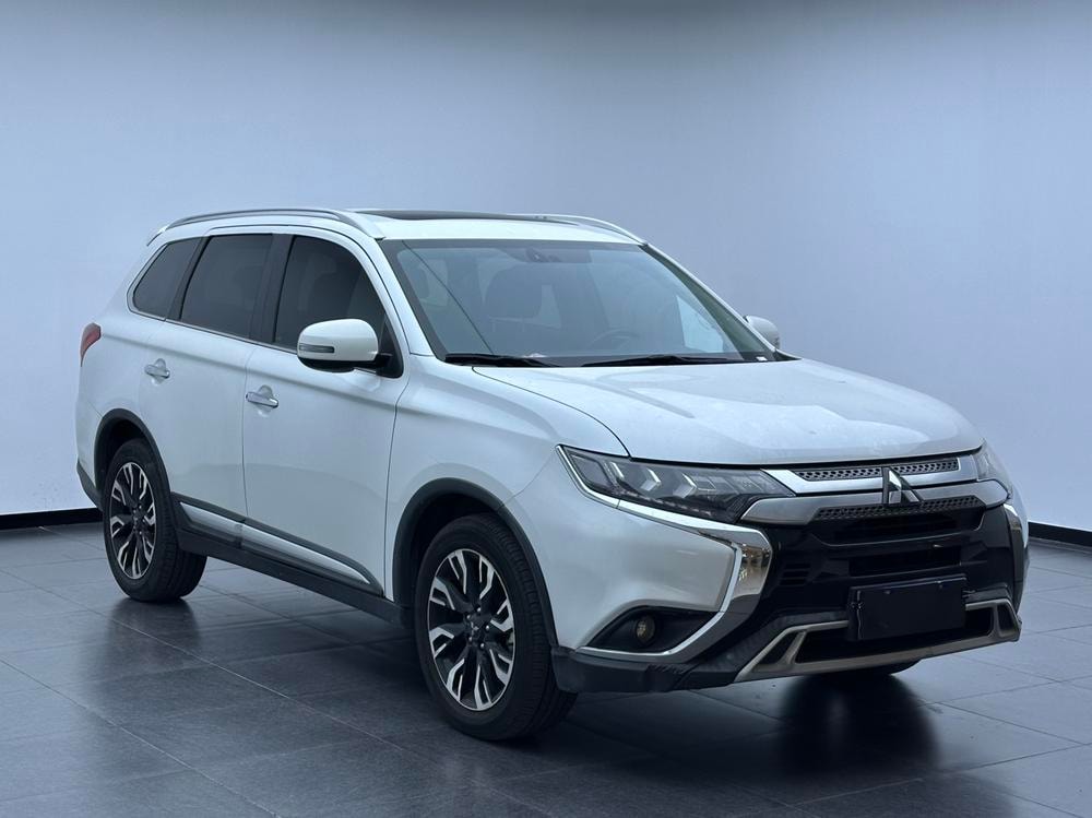Mitsubishi Outlander 2021 — фото автомобиля