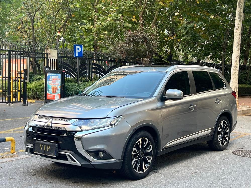 Mitsubishi Outlander 2019 — фото автомобиля