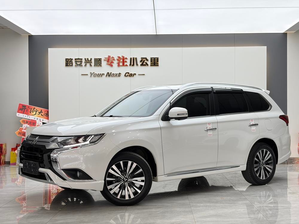Mitsubishi Outlander 2021 — фото автомобиля 1