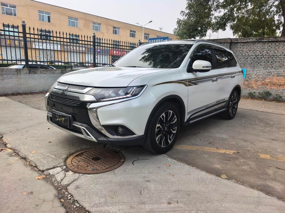 Mitsubishi Outlander 2020 — фото автомобиля