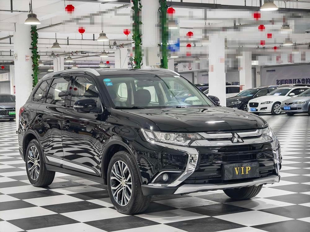 Mitsubishi Outlander 2018 — фото автомобиля