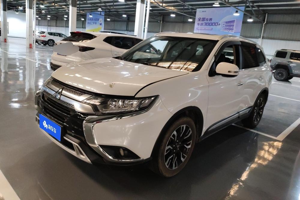 Mitsubishi Outlander 2020 — фото автомобиля