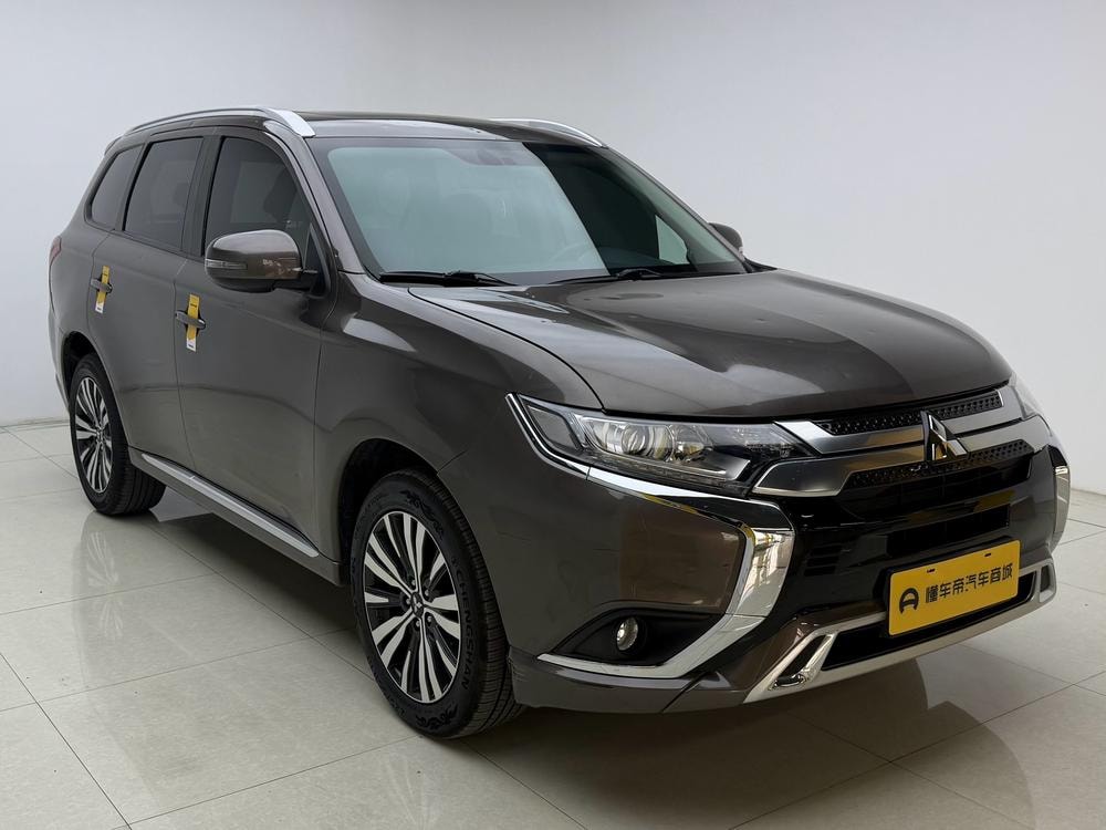 Mitsubishi Outlander 2021 — фото автомобиля