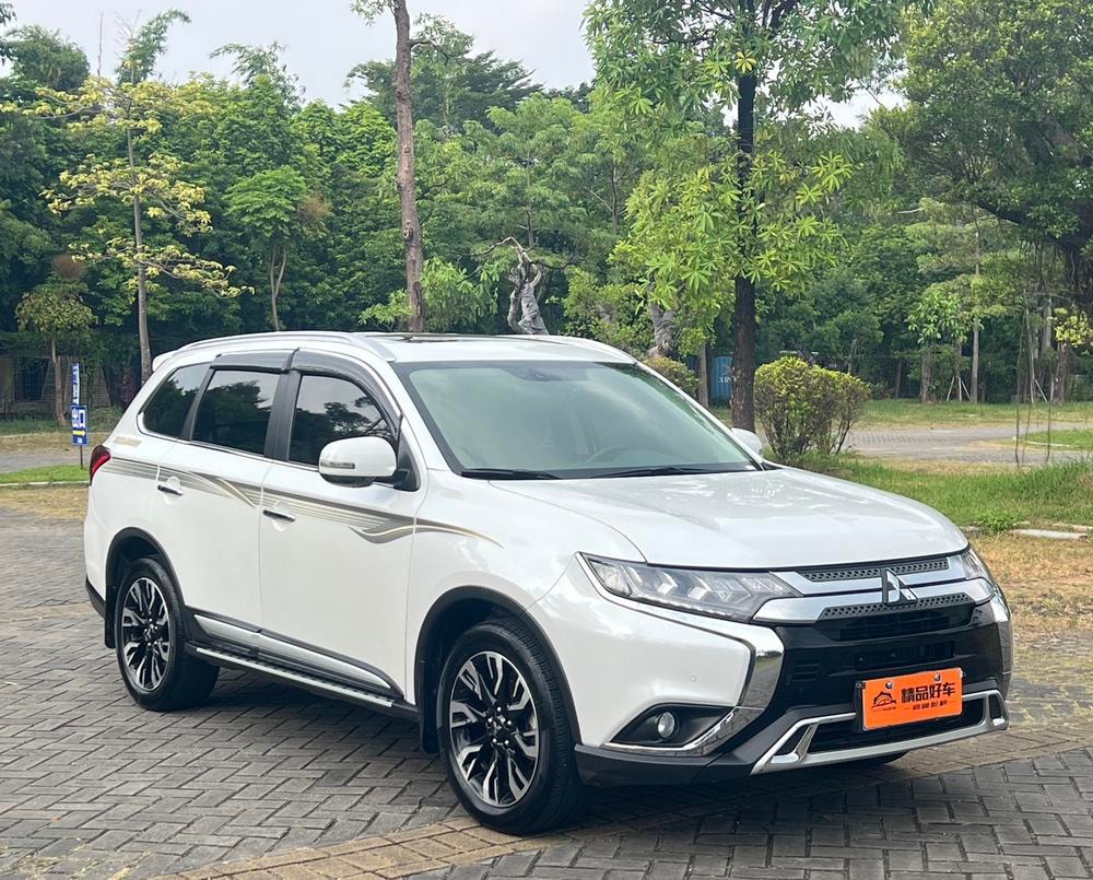 Mitsubishi Outlander 2019 — фото автомобиля