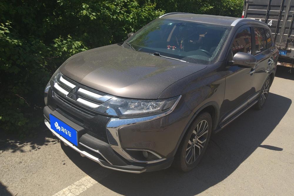 Mitsubishi Outlander 2018 — фото автомобиля