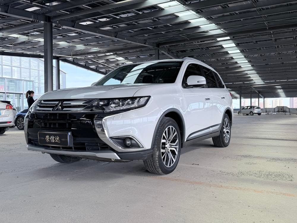 Mitsubishi Outlander 2016 — фото автомобиля