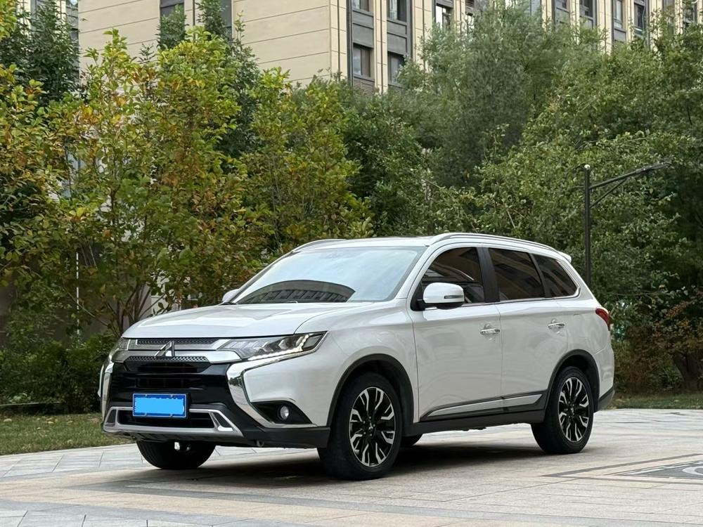 Mitsubishi Outlander 2020 — фото автомобиля 1