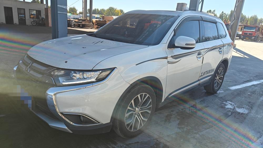 Mitsubishi Outlander 2018 — фото автомобиля