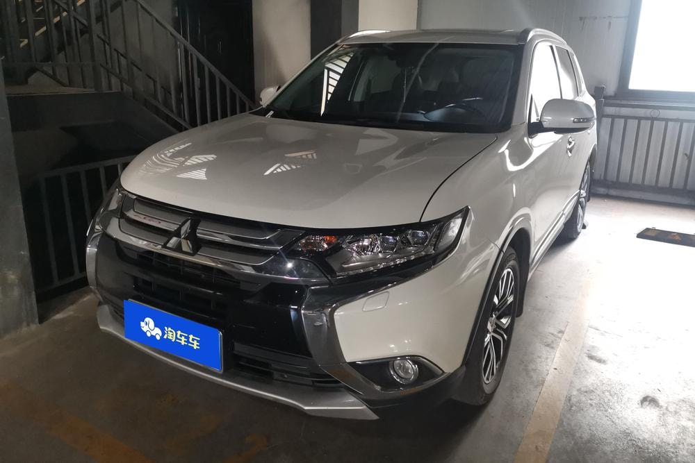 Mitsubishi Outlander 2016 — фото автомобиля