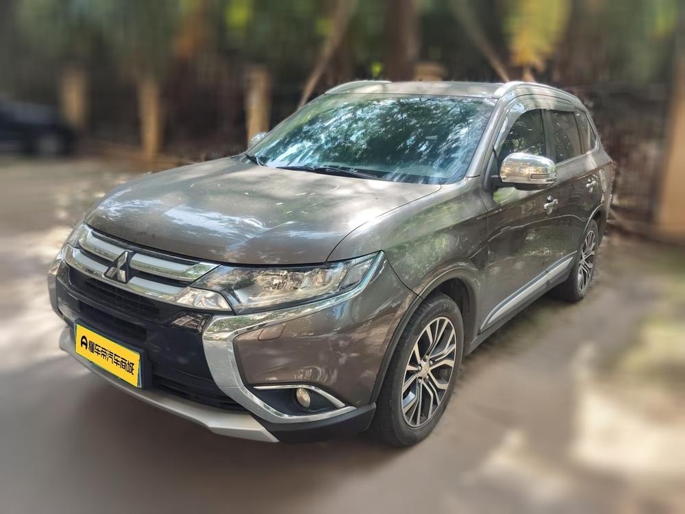 Mitsubishi Outlander (Import) 2016 — фото автомобиля 1