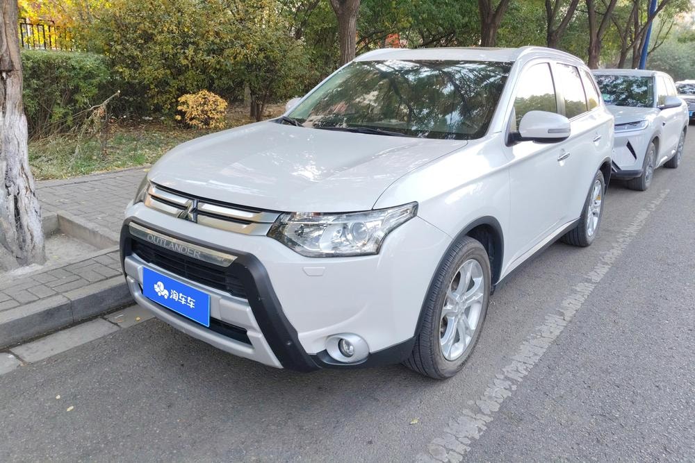 Mitsubishi Outlander (Import) 2014 — фото автомобиля