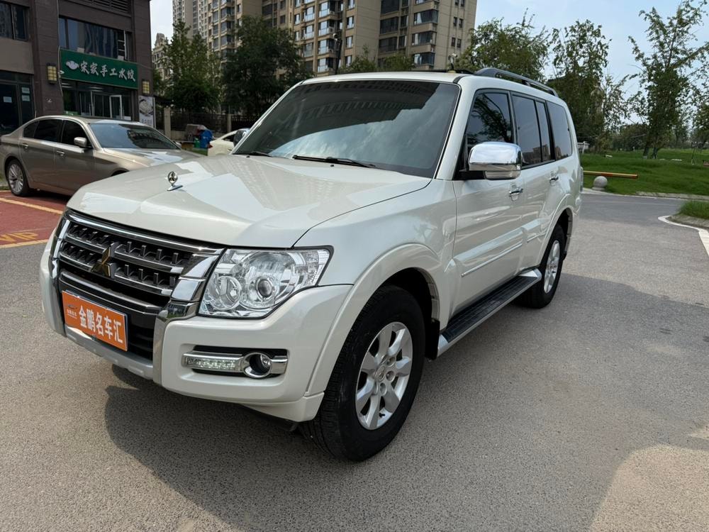 Mitsubishi Pajero 2020 — фото автомобиля
