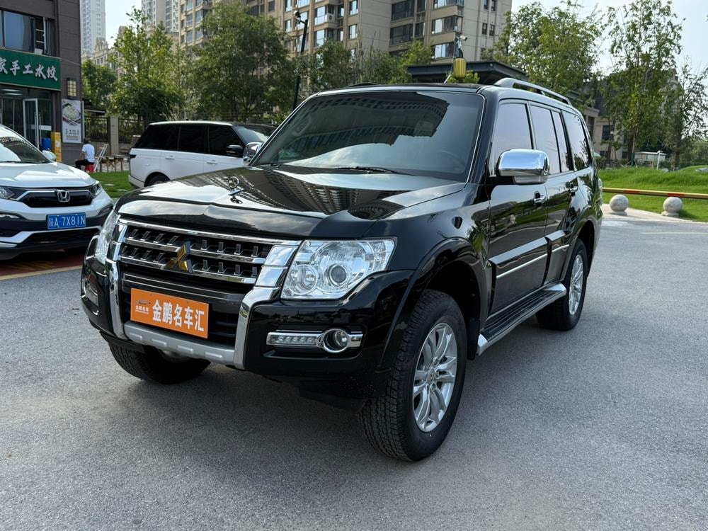 Mitsubishi Pajero 2020 — фото автомобиля