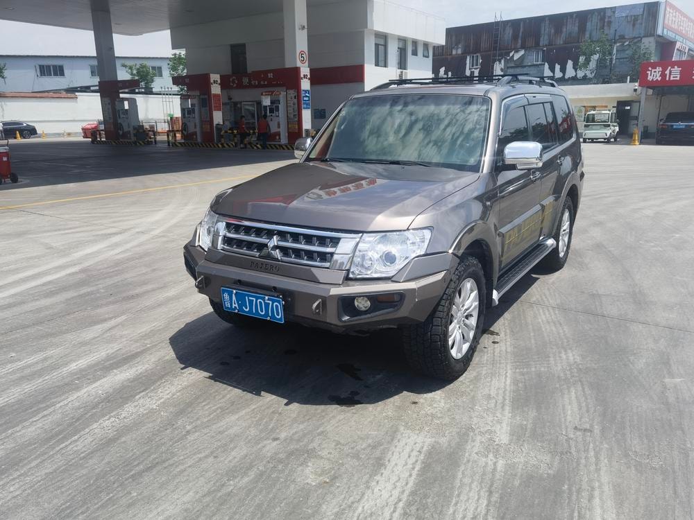Mitsubishi Pajero 2017 — фото автомобиля