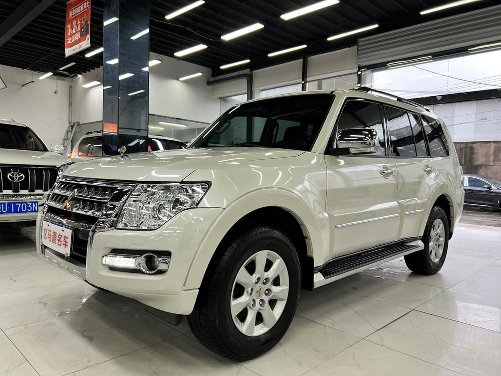 Mitsubishi Pajero (Import) 2022 — фото автомобиля