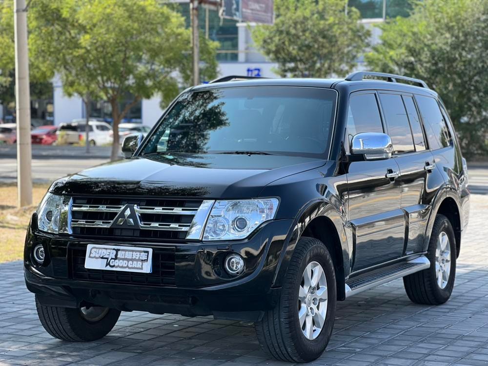 Mitsubishi Pajero (Import) 2012 — фото автомобиля 1