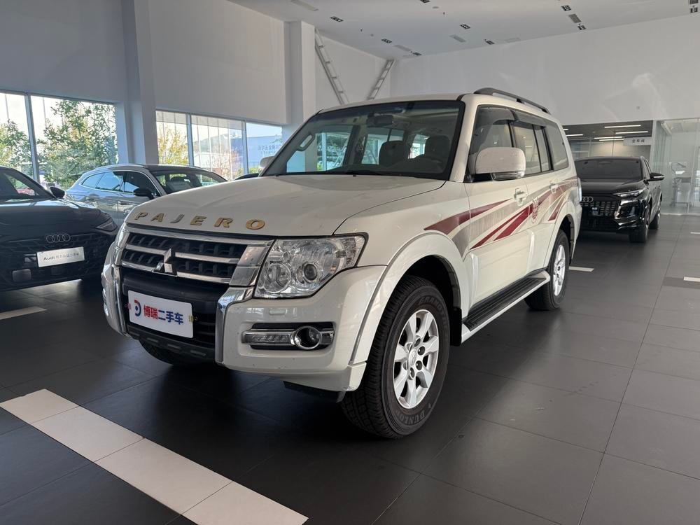 Mitsubishi Pajero (Import) 2019 — фото автомобиля