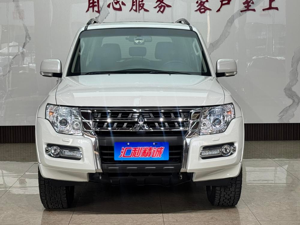 Mitsubishi Pajero (Import) 2019 — фото автомобиля