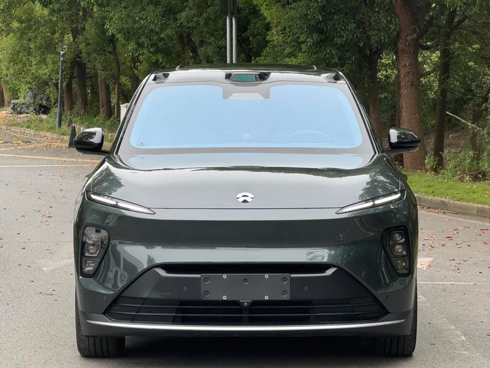 NIO ES8 2023 — фото автомобиля