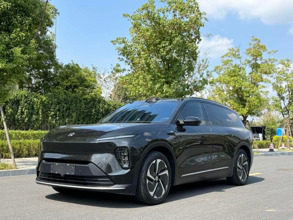 NIO ES8 2023 — фото автомобиля