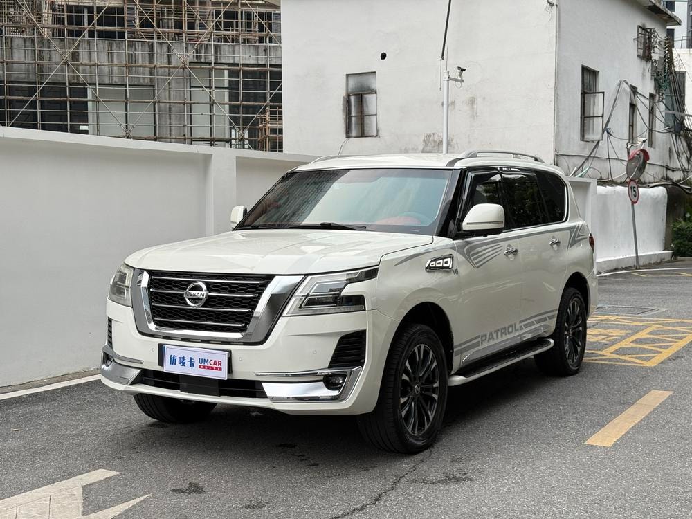 Nissan Patrol 2018 — фото автомобиля