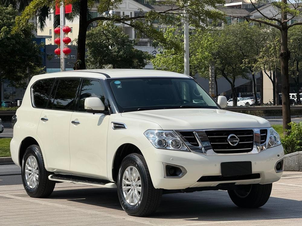 Nissan Patrol 2018 — фото автомобиля