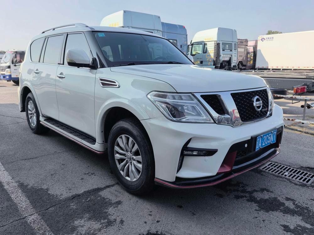 Nissan Patrol 2018 — фото автомобиля