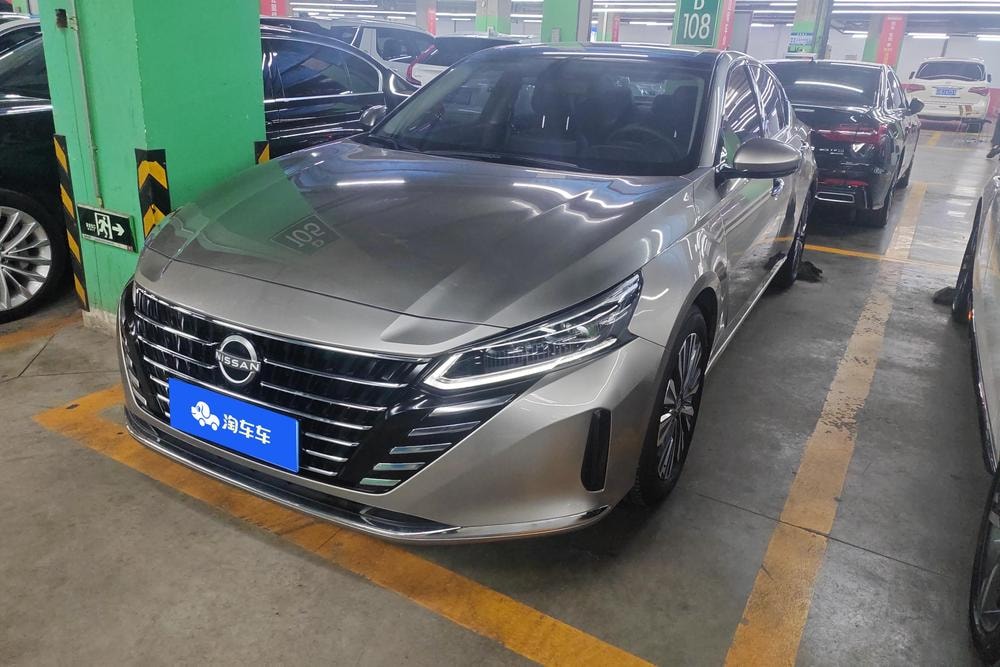 Nissan Teana 2022 — фото автомобиля 1