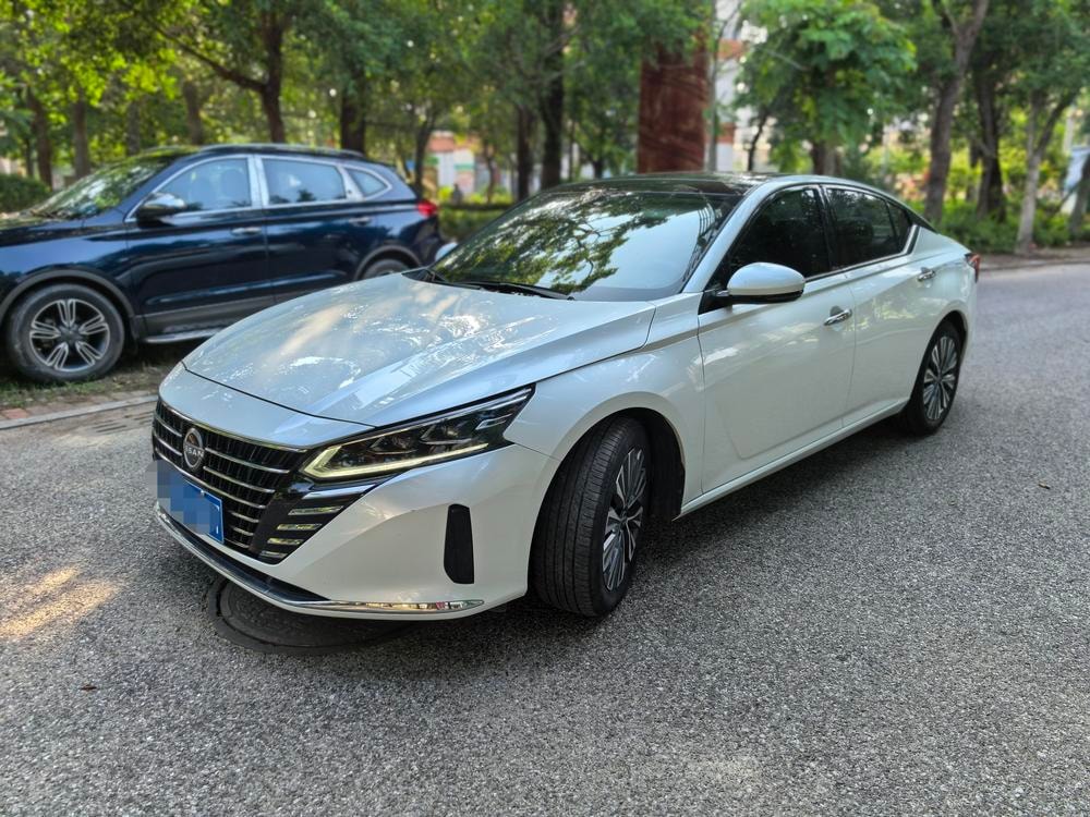 Nissan Teana 2022 — фото автомобиля 1