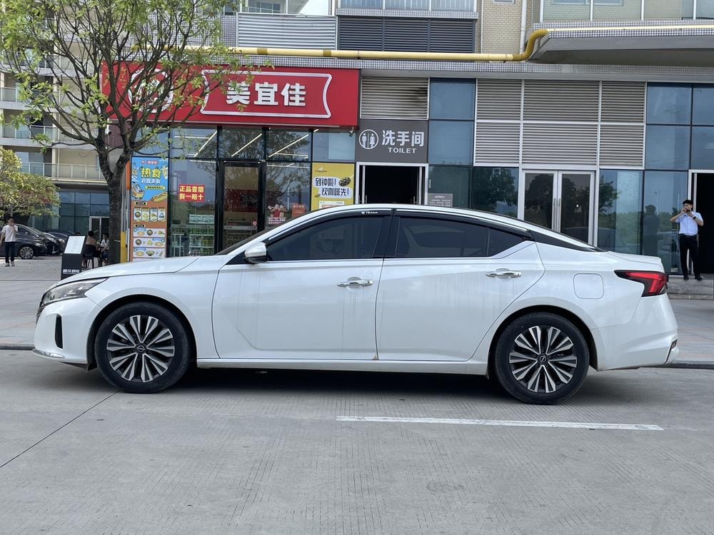 Nissan Teana 2022 — фото автомобиля 1