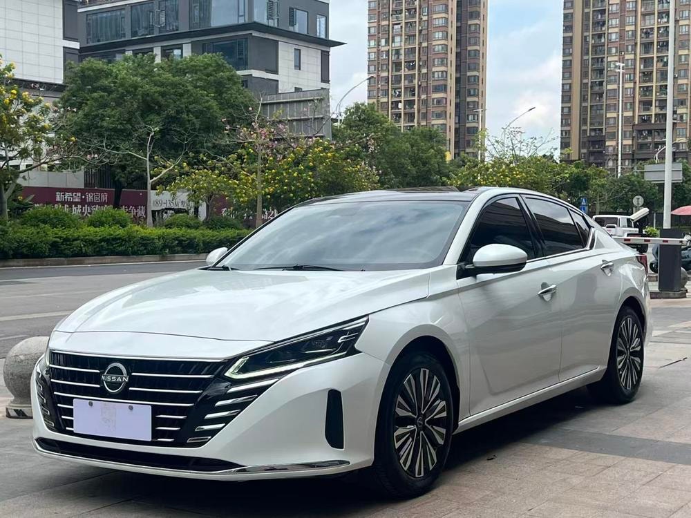Nissan Teana 2022 — фото автомобиля 1
