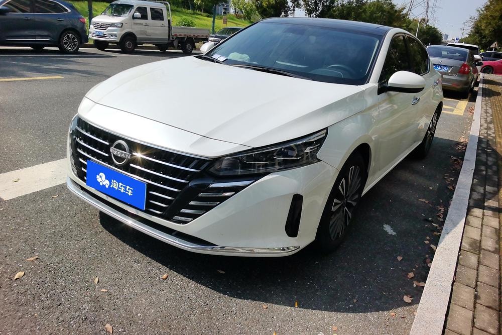 Nissan Teana 2022 — фото автомобиля 1
