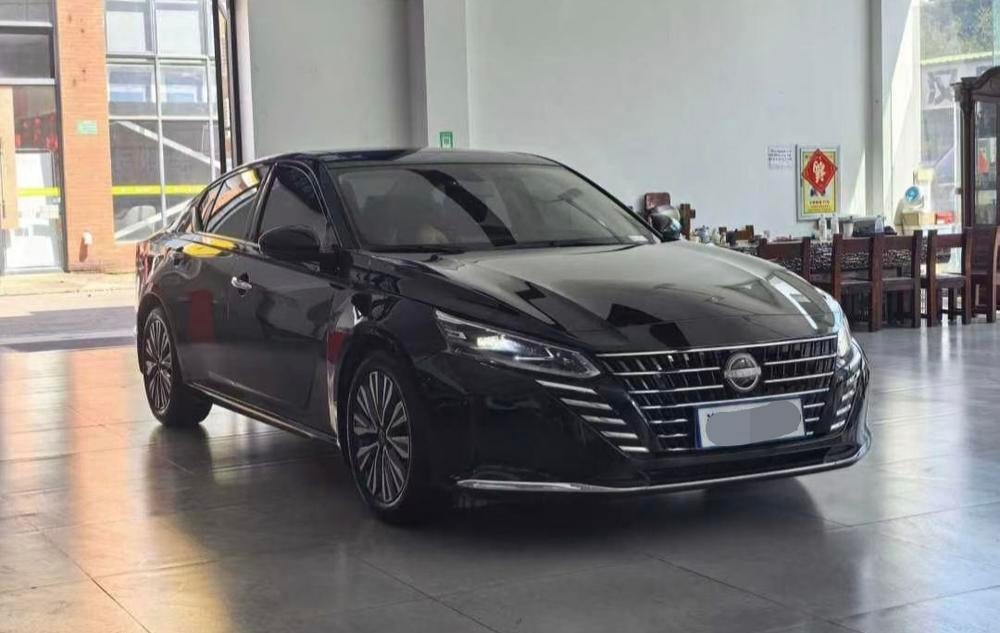 Nissan Teana 2022 — фото автомобиля 1