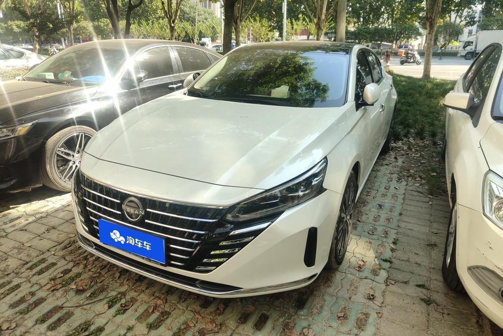 Nissan Teana 2022 — фото автомобиля 1