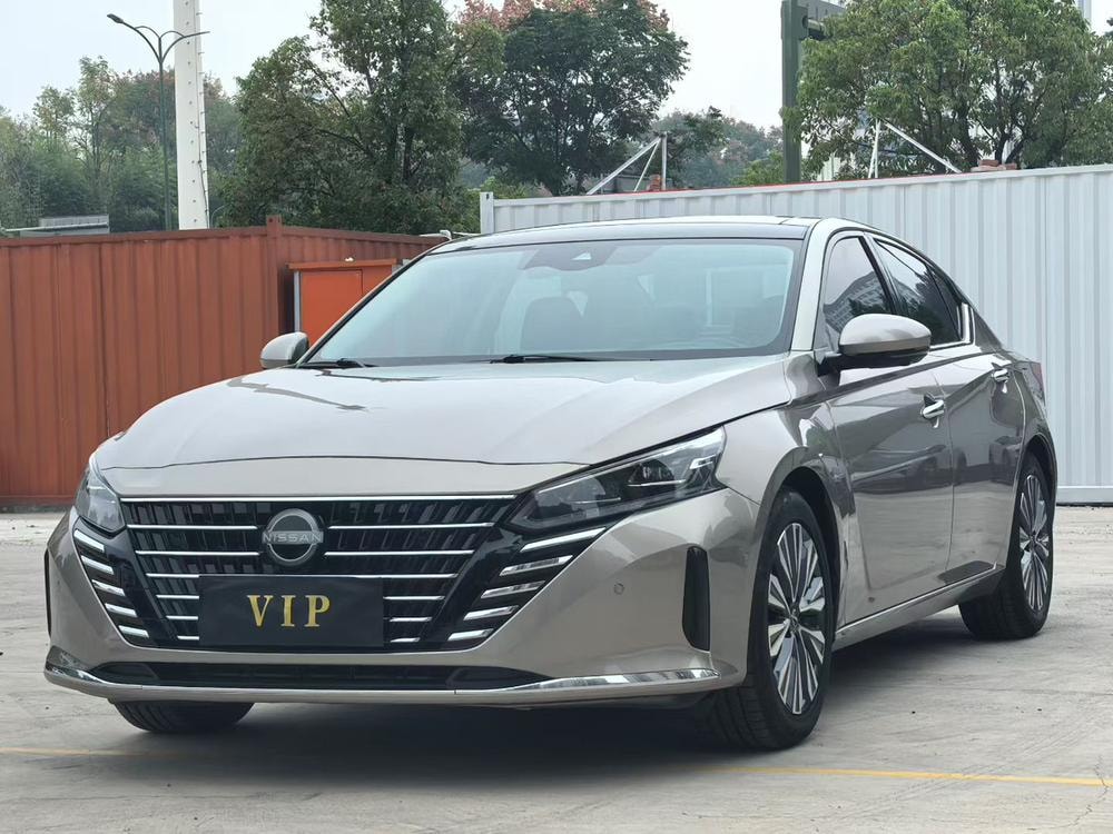Nissan Teana 2022 — фото автомобиля 1