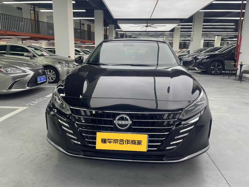 Nissan Teana 2022 — фото автомобиля 1