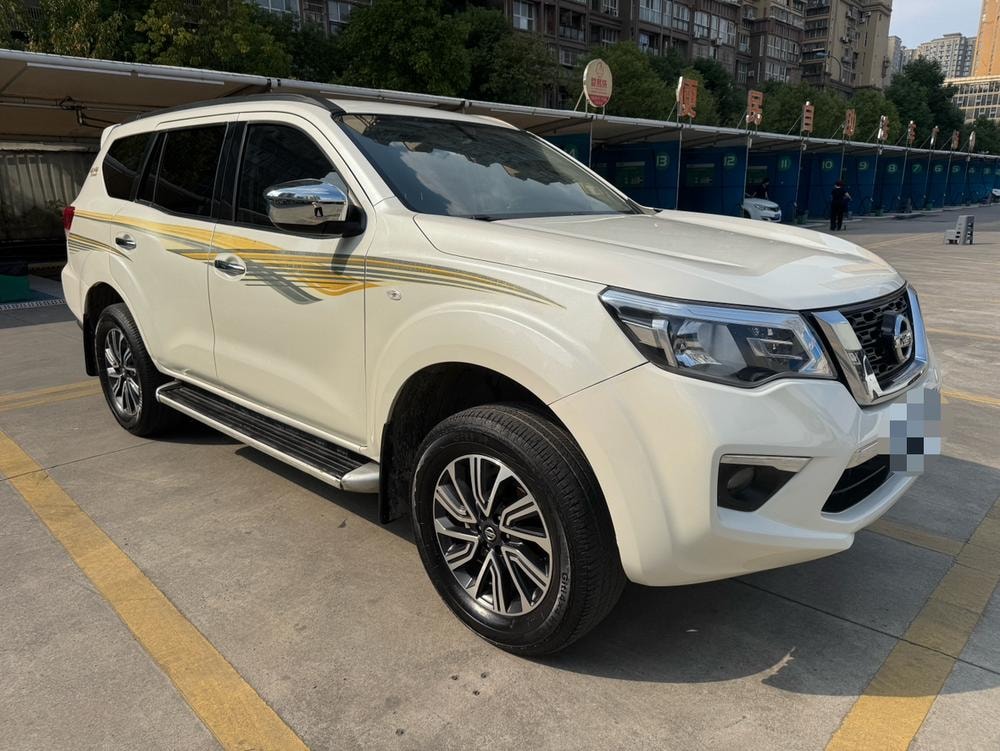 Nissan Terra 2020 — фото автомобиля