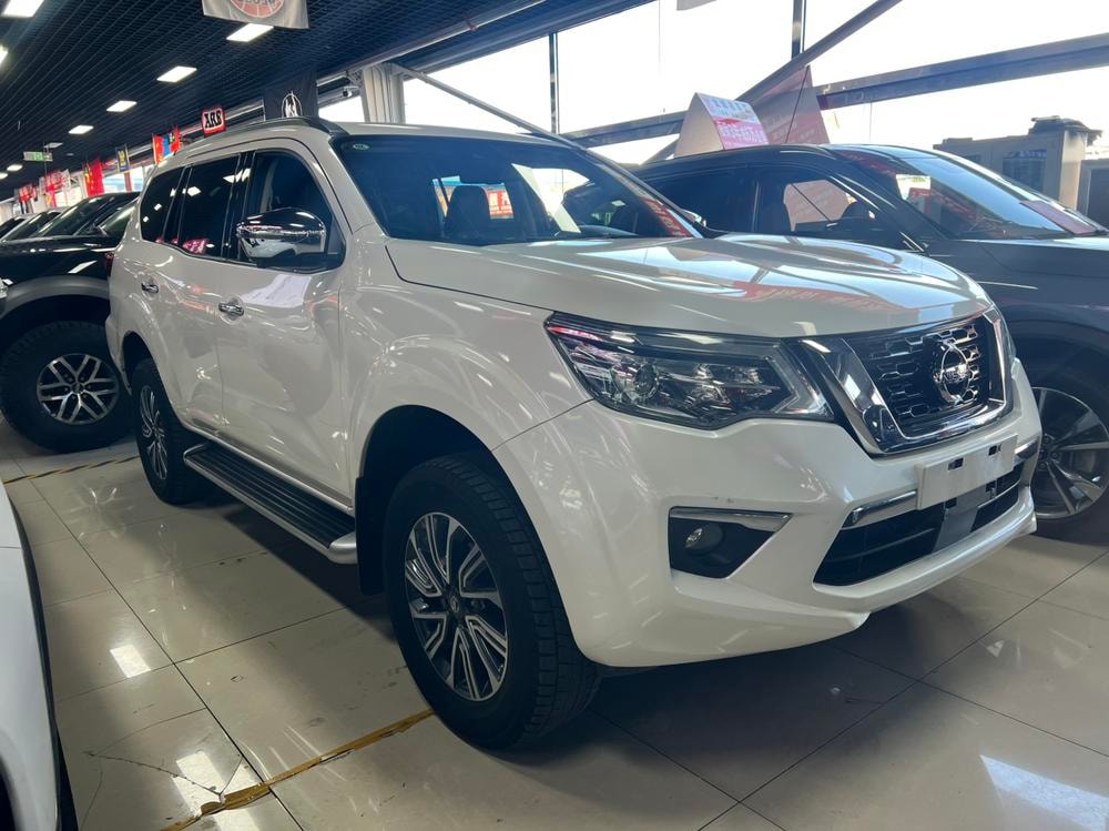 Nissan Terra 2018 — фото автомобиля
